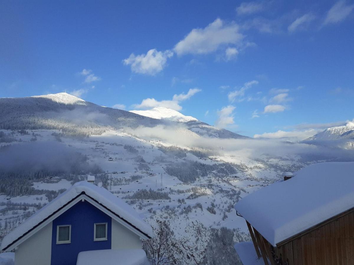 Modern Apartment In Hochgallmigg With Balcony Bagian luar foto