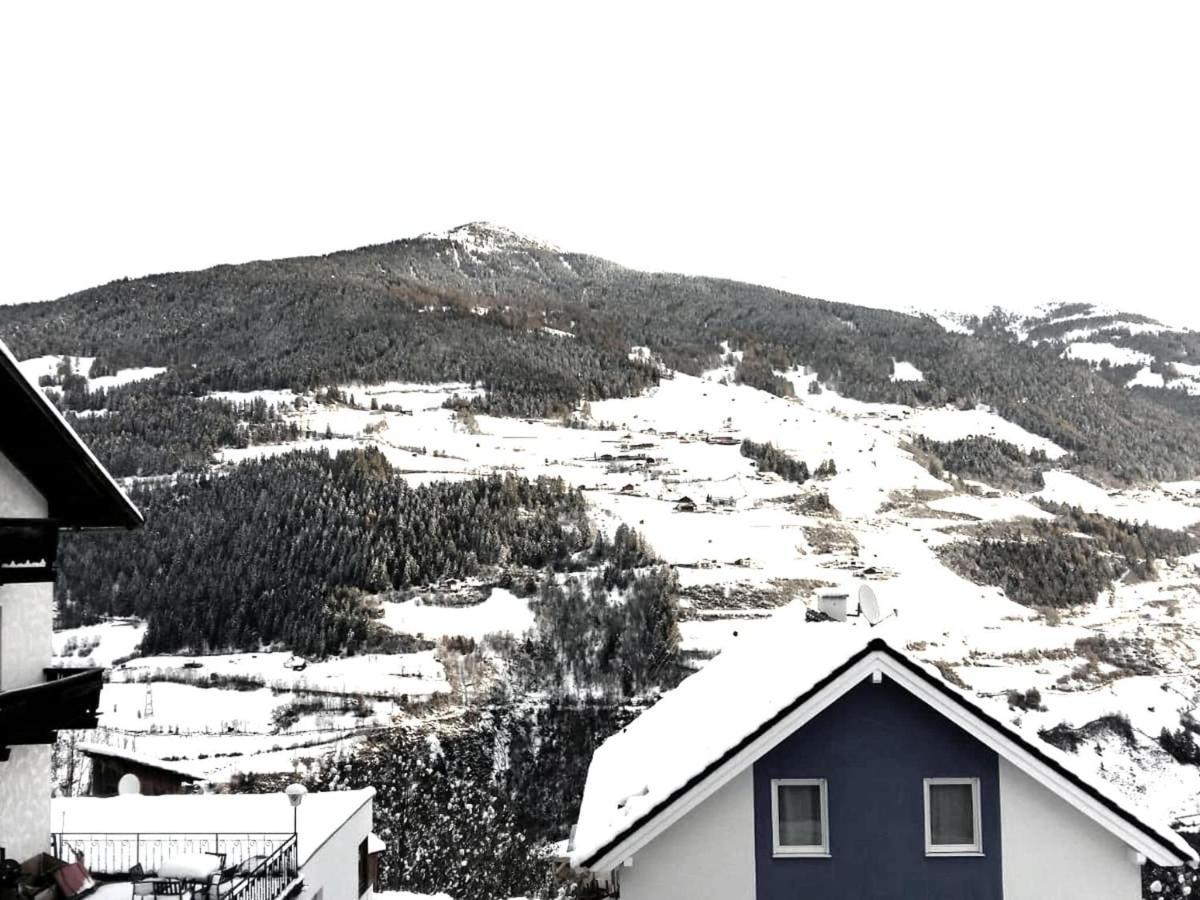 Modern Apartment In Hochgallmigg With Balcony Bagian luar foto